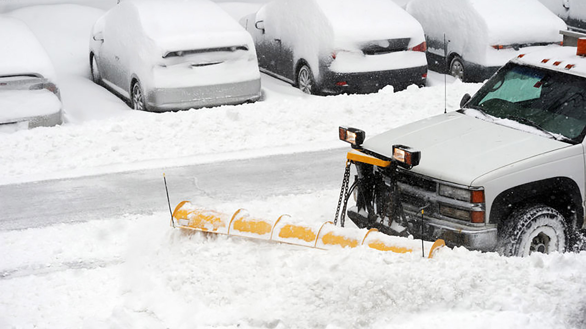 3 Things to Look Out for When Hiring a Commercial Snow Removal Service